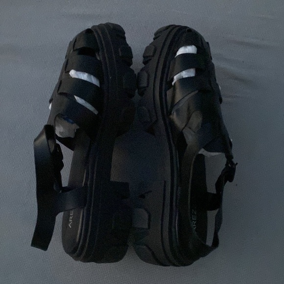 Black Leather Tractor Sandal with Livia Straps Size 39 (L -10) - Picture 5 of 8